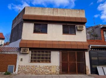 Casa · 120m² · 4 Ambientes · 1 Cochera · Casa en Alquiler en Dos Plantas con Cochera, Ramos Mejia.