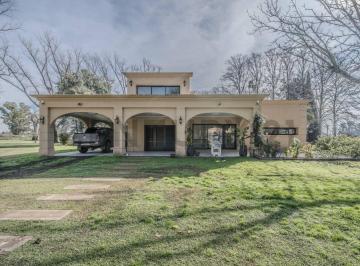 Campo · 580m² · 5 Ambientes · 4 Cocheras · Venta Chacra 6 Ambientes con Quincho y Pileta en Mercedes