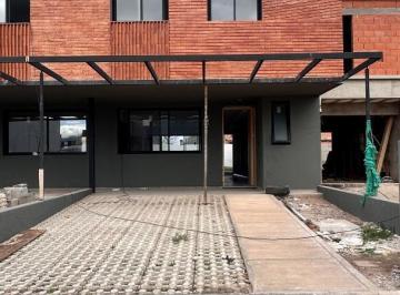 Casa · 176m² · 4 Ambientes · 2 Cocheras · Duplex a La Venta en Campo Chico a Estrenar