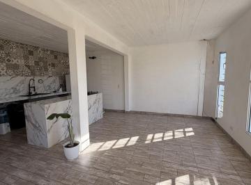 Casa · 84m² · 3 Ambientes · 1 Cochera · Casa de Dos Plantas en Lote Propio