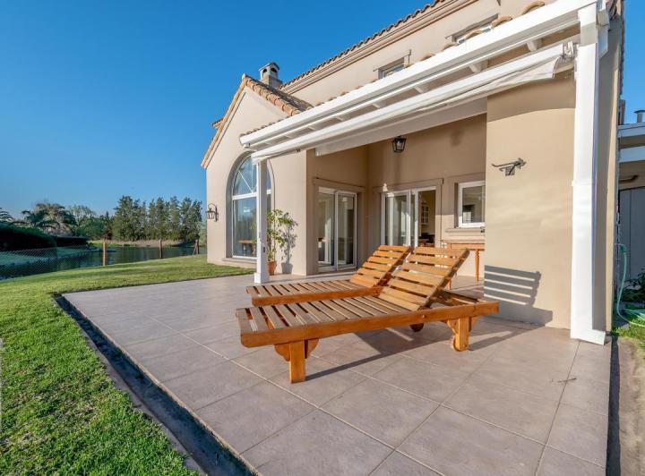 Casa · 228m² · 7 Ambientes · 1 Cochera
