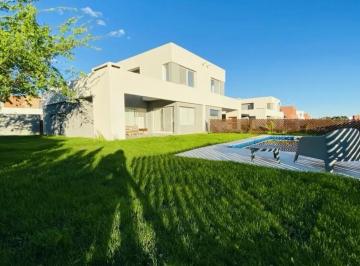 Casa · 110m² · 4 Ambientes · 1 Cochera · Casa en Venta en Casas del Este, Pilar del Este, Pilar