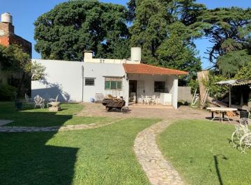 Casa · 1020m² · 3 Ambientes · 4 Cocheras · Venta Casa Quinta Grand Bourg Terreno 1000 m Sobre Av Ideal Desarrollo