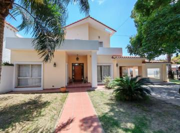 Casa de 15 ambientes, Córdoba · Gran Casa de Categoría - Moderna