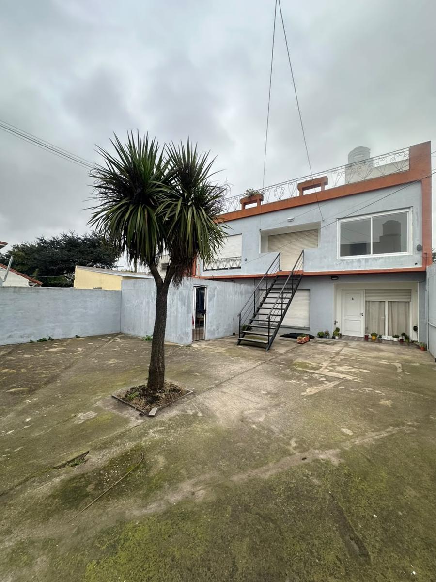 Departamento dos ambientes en planta alta, 45m²
