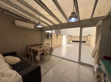 Departamento · 62m² · 2 Ambientes · Venta de Amplio Dos Ambientes con Balcón y Patio Sobre Boulevard Mendoza - Villa Urquiza