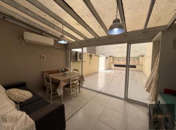 Departamento · 62m² · 2 Ambientes · Venta de Amplio Dos Ambientes con Balcón y Patio Sobre Boulevard Mendoza - Villa Urquiza