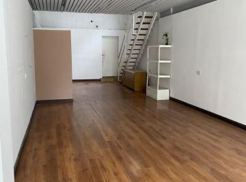Local comercial · 76m² · San Martin 1250 - Amplio Local Comercial a La Calle
