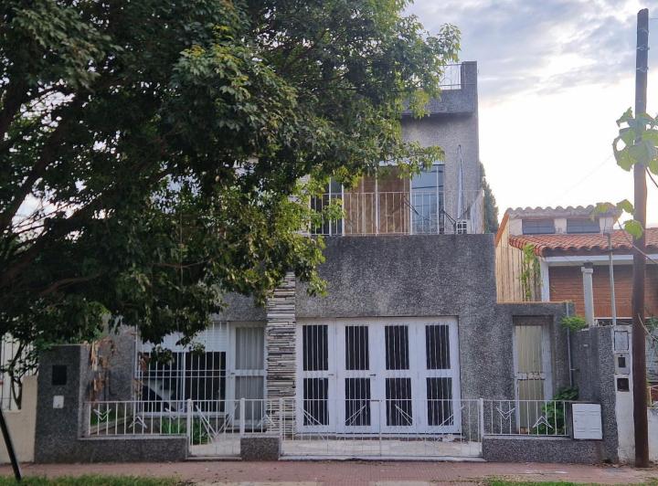 Casa · 212m² · 7 Ambientes · 1 Cochera
