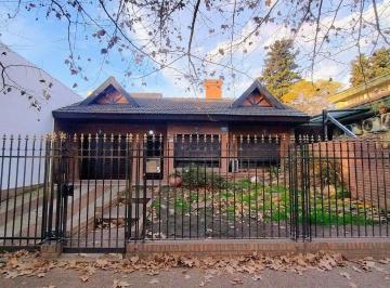 Casa · 206170m² · 5 Ambientes · 2 Cocheras · Venta Casa 5 Amb. C/pileta, Quincho | Apto Crédito
