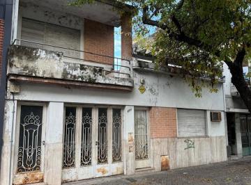 Casa · 330m² · 3 Dormitorios · 1 Cochera · Casa en Abasto