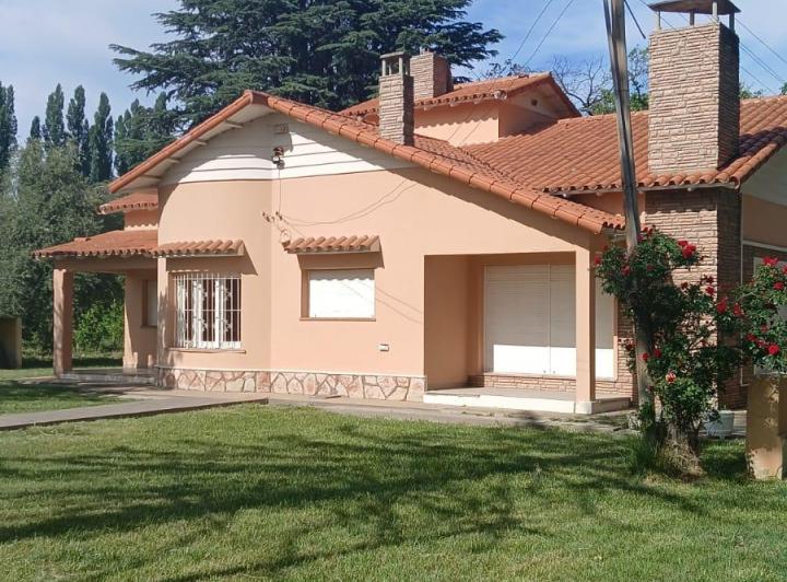 Casa · 600m² · 8 Ambientes · 2 Cocheras
