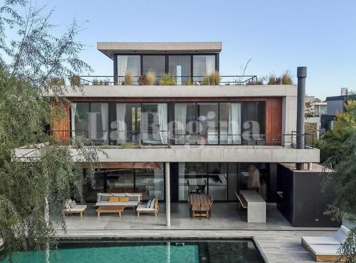 Casa · 529m² · 7 Ambientes · 2 Cocheras