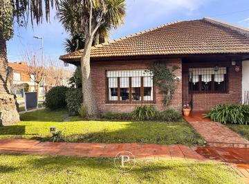 Casa · 130m² · 4 Ambientes · 2 Cocheras · Casa en Venta de 4 Ambientes con Patio y Garage Quincho en San Carlos