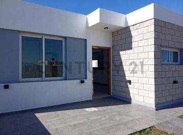 Casa · 74m² · 4 Ambientes · 1 Cochera · Duplex de Categoria a Estrenar en Ubanizacion Barrio Norte