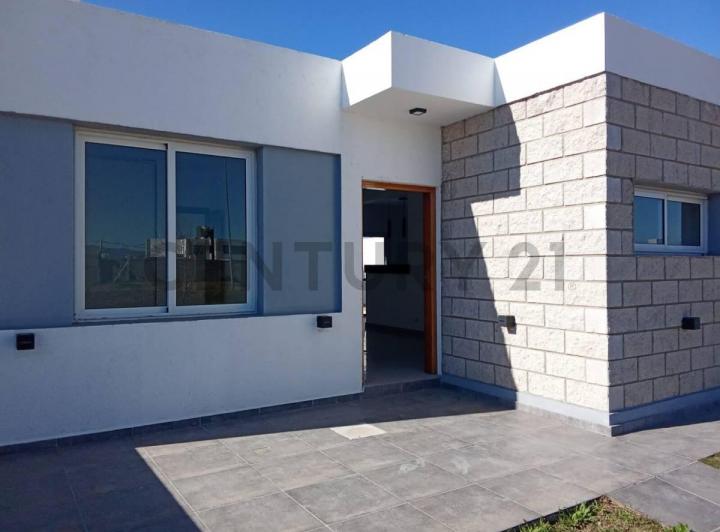 Casa · 74m² · 4 Ambientes · 1 Cochera