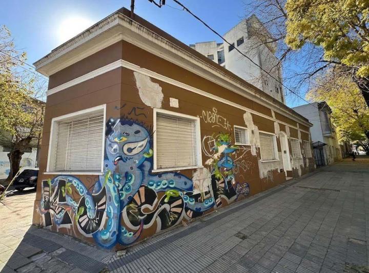 Casa · 180m² · 6 Ambientes · 1 Cochera