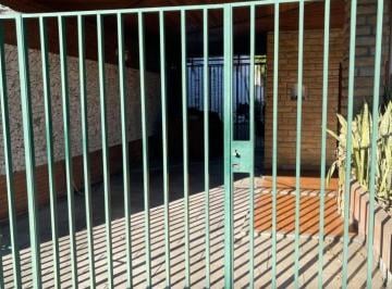 Casa · 120m² · 2 Ambientes · 2 Cocheras · Venta Importante Chalet 3 Ambientes con Quincho y Gran Lote - Uriarte 1256 Remedios de Escalada