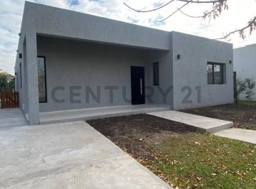 Casa · 190m² · 5 Ambientes · 3 Cocheras · Casa 5 Ambiente en Santa Lucia