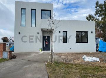 Casa · 197m² · 6 Ambientes · 3 Cocheras · Casa 6 Ambiente en Santa Lucia