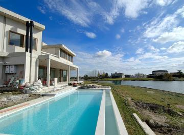 Casa · 332m² · 5 Ambientes · 4 Cocheras · Casa Al Agua en Alquiler en Barrio San Sebastián, Pilar