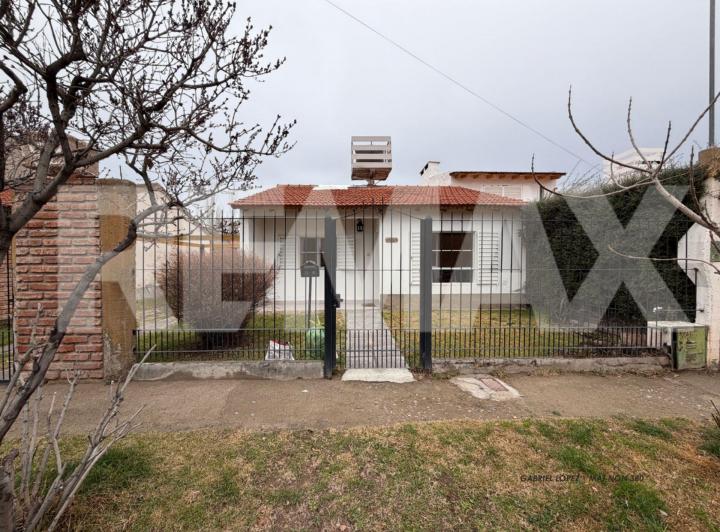 Casa · 90m² · 5 Ambientes · 1 Cochera