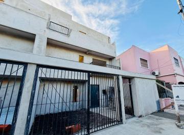 Casa · 120m² · 4 Ambientes · 1 Cochera · Casa Triplex Venta Jardin Terraza Parrillacastelar