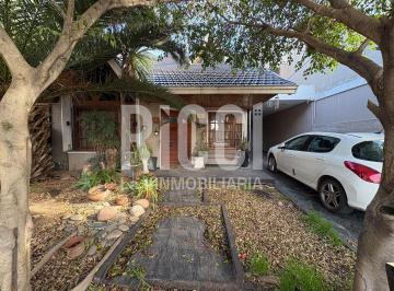 Casa · 400m² · 5 Ambientes · 1 Cochera · Casa en Venta Berazategui 5 Ambientes
