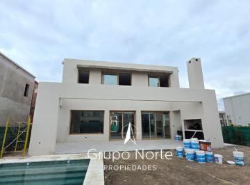Casa · 317m² · 6 Ambientes · 3 Cocheras · Casa en Venta en Nordelta, Barrio Carpinchos. con Orientación Noreste.