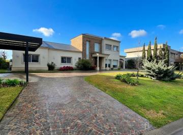 Casa · 233m² · 5 Ambientes · 4 Cocheras · Venta Casa 5 Amb Haras de Santa Maria, Escobar