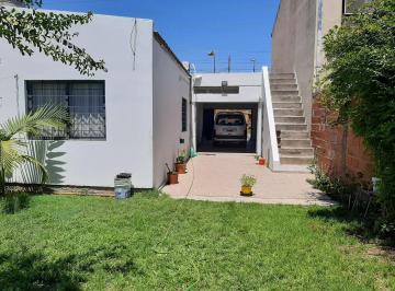Casa · 124m² · 4 Ambientes · 1 Cochera · Casa Tres Dorm. en Barrio Jardin en Venta
