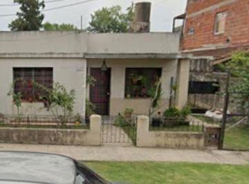 Casa · 140m² · 5 Ambientes · 1 Cochera · Casa a Reciclar Lote 275 m² a Poco de Panam y Acces