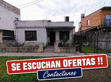 Casa · 140m² · 5 Ambientes · 1 Cochera · Casa a Reciclar Lote 275 m² a Poco de Panam y Acces