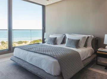 Departamento de 6 ambientes, Uruguay · Departamento 3 Dorm. en Suite Edifcio Fendi - Playa Mansa - Punta del Este