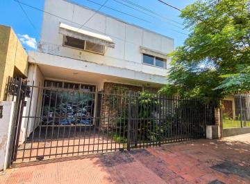 Casa · 171m² · 7 Ambientes · 1 Cochera · Oportunidad en B° Crisol: Amplia Casa de 4 Dorm. a Refaccionar