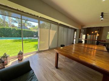 Casa · 180m² · 4 Ambientes · 5 Cocheras · Venta Casa 4 Amb. Gran Parque y Piscina (B° Cerrado Malvinas Argentinas)