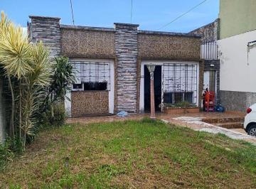 Casa · 470m² · 4 Ambientes · 1 Cochera · Venta Casa - Lote en Villa Lugano
