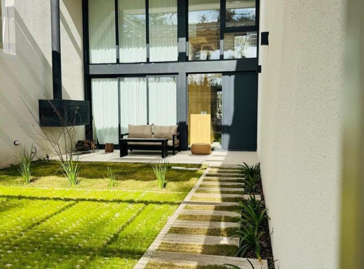 Casa · 159m² · 6 Ambientes · 2 Cocheras