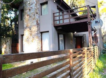 Casa · 175m² · 5 Ambientes · 2 Cocheras · Casa en Venta o Permuta. Retasada. Financiación. Impecable. Mar Azul.