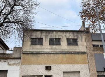Casa · 143m² · 6 Ambientes · 1 Cochera · Venta - Casa con Cochera, Terraza y Quinchos - Parque Avellaneda (Caba)