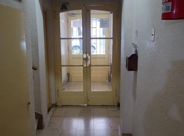Departamento de 2 ambientes, Caballito · Dos Ambientes en Planta Baja con Patio, a m de Av Rivadavia - Admite Mascota.
