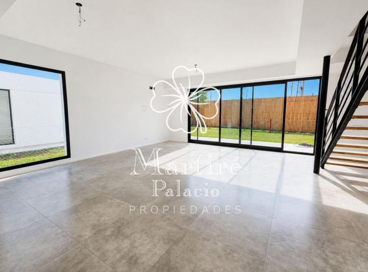Casa · 140m² · 4 Ambientes · 2 Cocheras