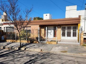 Casa · 118m² · 6 Ambientes · Casa 3 Dorm. en Alto Alberdi - Cochera Doble