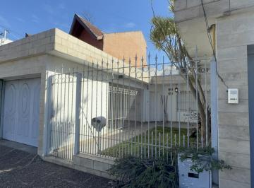 Casa · 120m² · 7 Ambientes · 2 Cocheras · Casa Para Dos Familias con Doble Acceso en Venta Morón