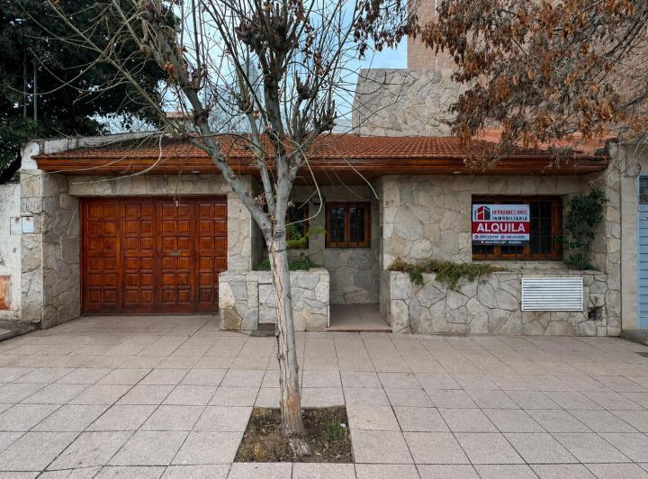 Casa · 95m² · 4 Ambientes · 1 Cochera