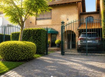 Casa de 9 ambientes, San Fernando · Punta Chica Venta 3 Dorm. en Suite Jardín Vista Al Eio