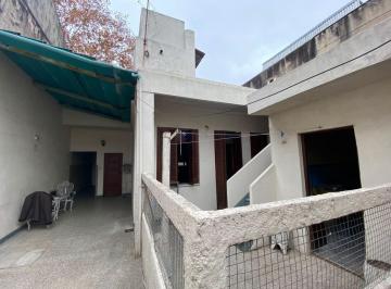 Casa · 170m² · 6 Ambientes · Venta – Propiedad Multifamiliar con 2 PH en Monte Castro
