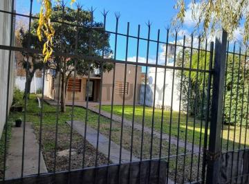 Casa · 100m² · 6 Ambientes · 164 Entre 66 y 67 - Casa en Alquiler en Los Hornos