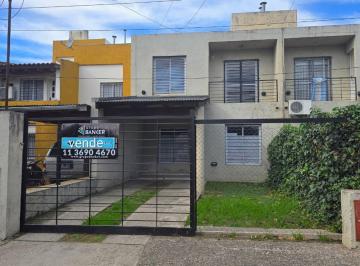 Casa · 148m² · 4 Ambientes · 2 Cocheras · Duplex en Venta Nuevo Poeta Lugones