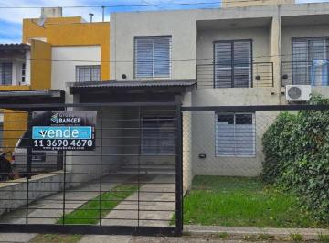 Casa · 148m² · 4 Ambientes · 2 Cocheras · Duplex en Venta Nuevo Poeta Lugones